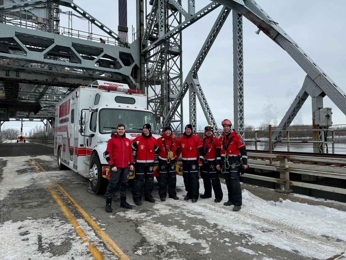 Six pompiers-araignées de la brigade de Pincourt/Notre-Dame-de-l'Île-Perrot ont pris part à l'exercice ce mardi 20 février