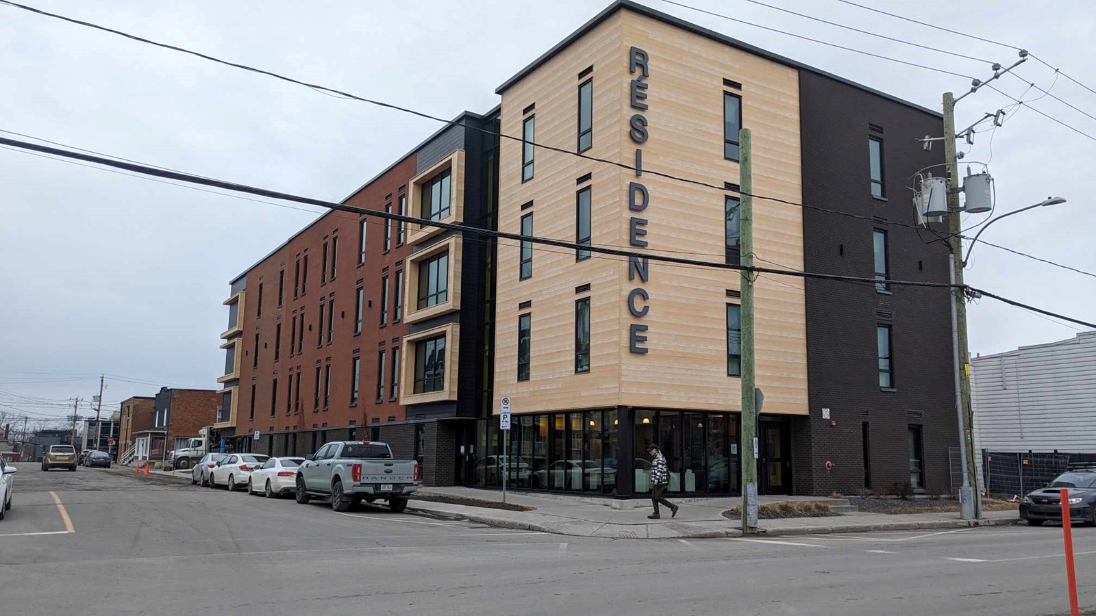 La résidence est située aux coins des rues Saint-Thomas et Champlain à Salaberry-de-Valleyfield, soit à deux pas du campus principal du Cégep de Valleyfield