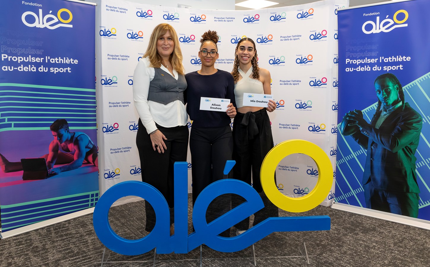 Alison Douhou et Mia Douhou from Coteau-du-Lac