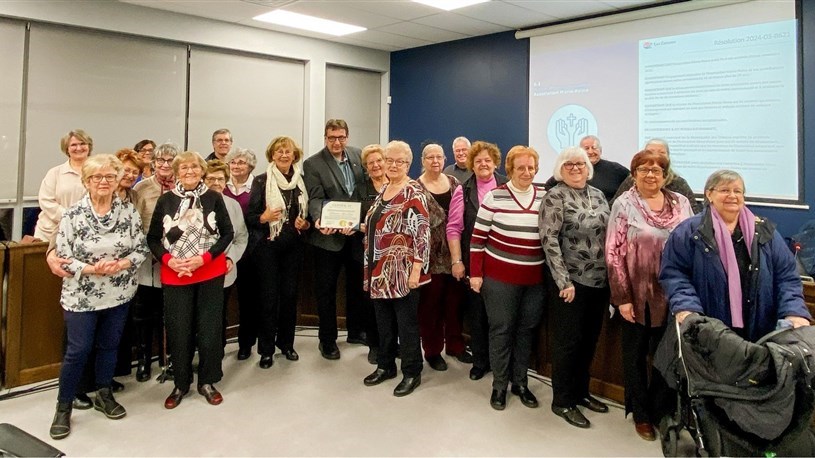 Les élus Coteaulois rendent hommage à l'Association Marie-Reine