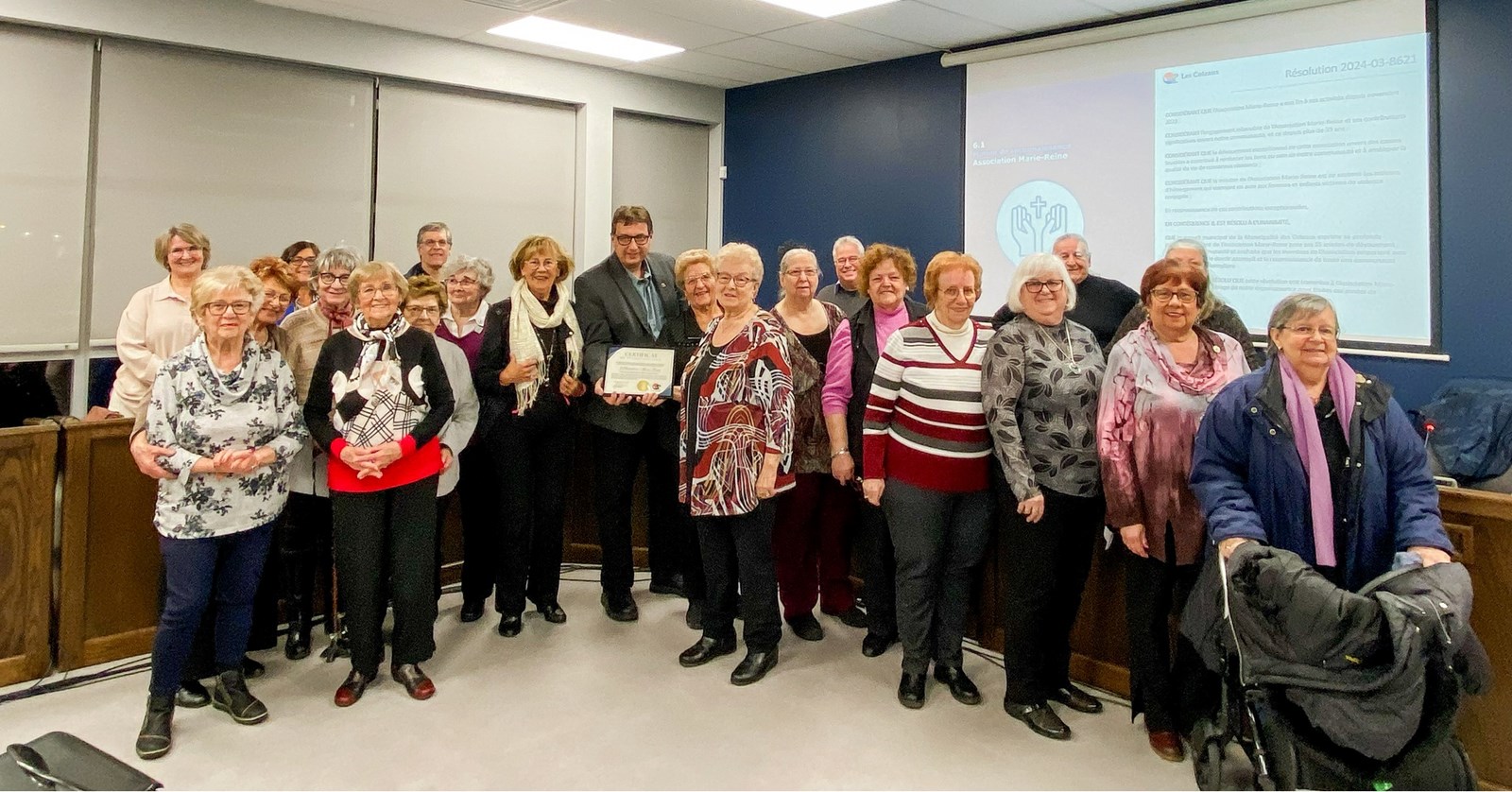Les élus Coteaulois rendent hommage à l'Association Marie-Reine 