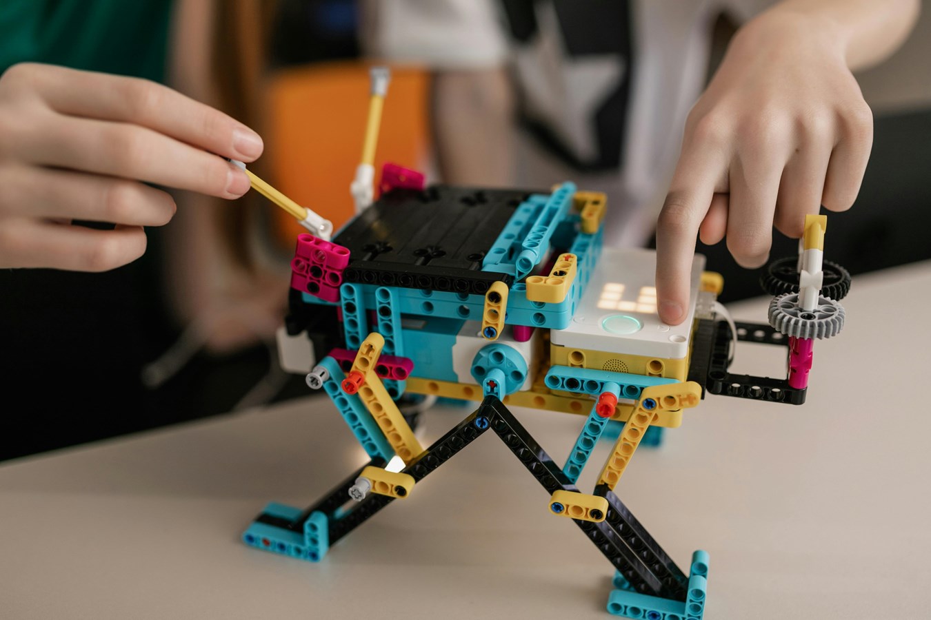 Vaudreuil-Dorion: LEGO robot demonstration