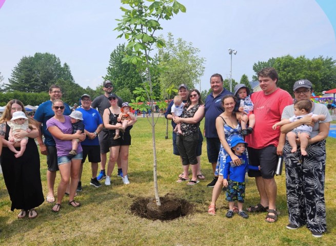 La Ville de Saint-Zotique prépare la plantation de son Arbre des naissances 2023 