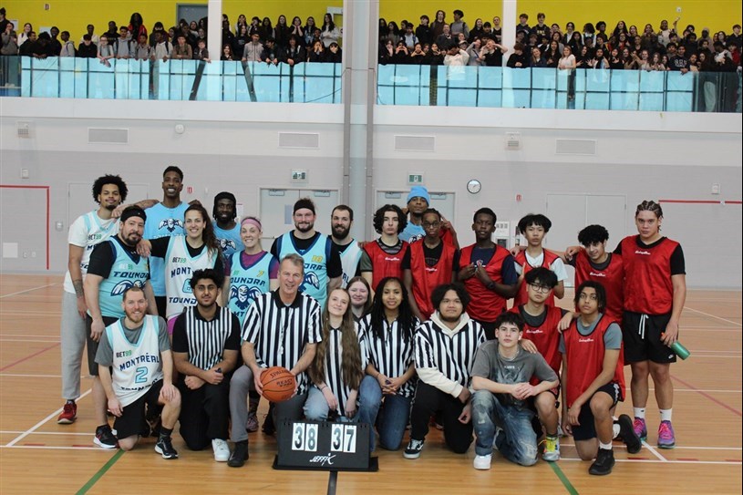Professional basketball team visits Echos high school