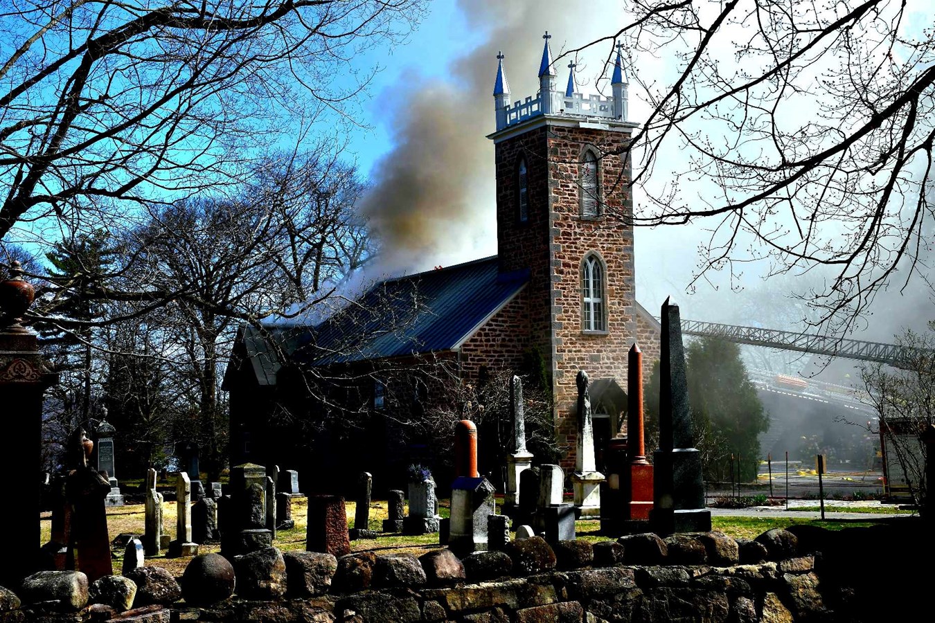 Incendie de l'Église St-James: la mairesse de Hudson réagit