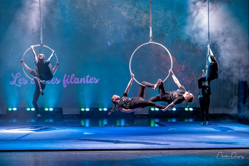Un 6e spectacle du Festi-Cirque rythmé et coloré présenté par l'école des Étriers