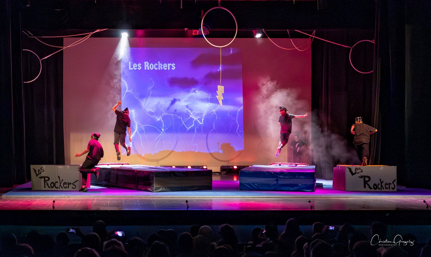 Un 6e spectacle du Festi-Cirque rythmé et coloré présenté par l'école des Étriers