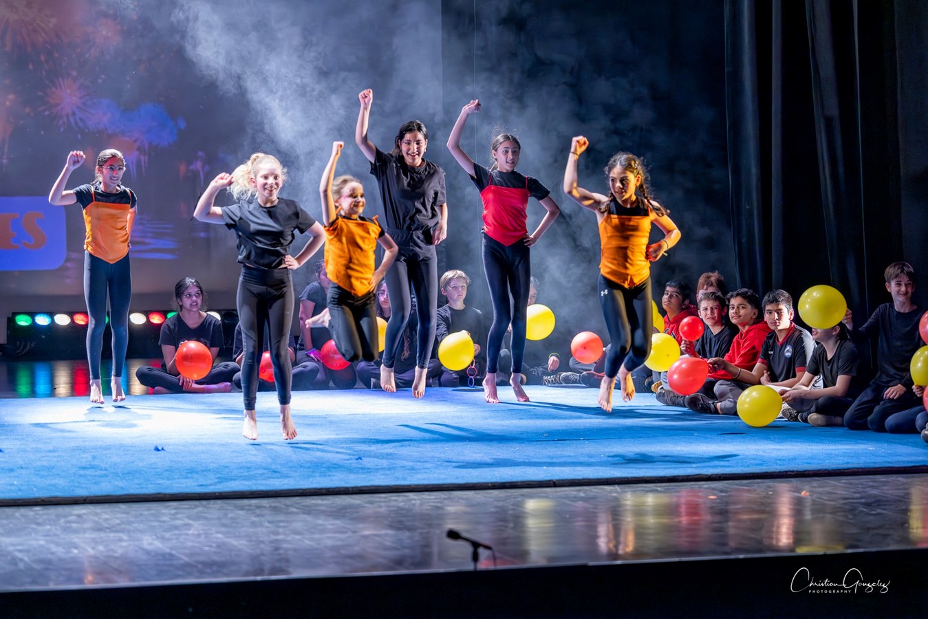 Un 6e spectacle du Festi-Cirque rythmé et coloré présenté par l'école des Étriers