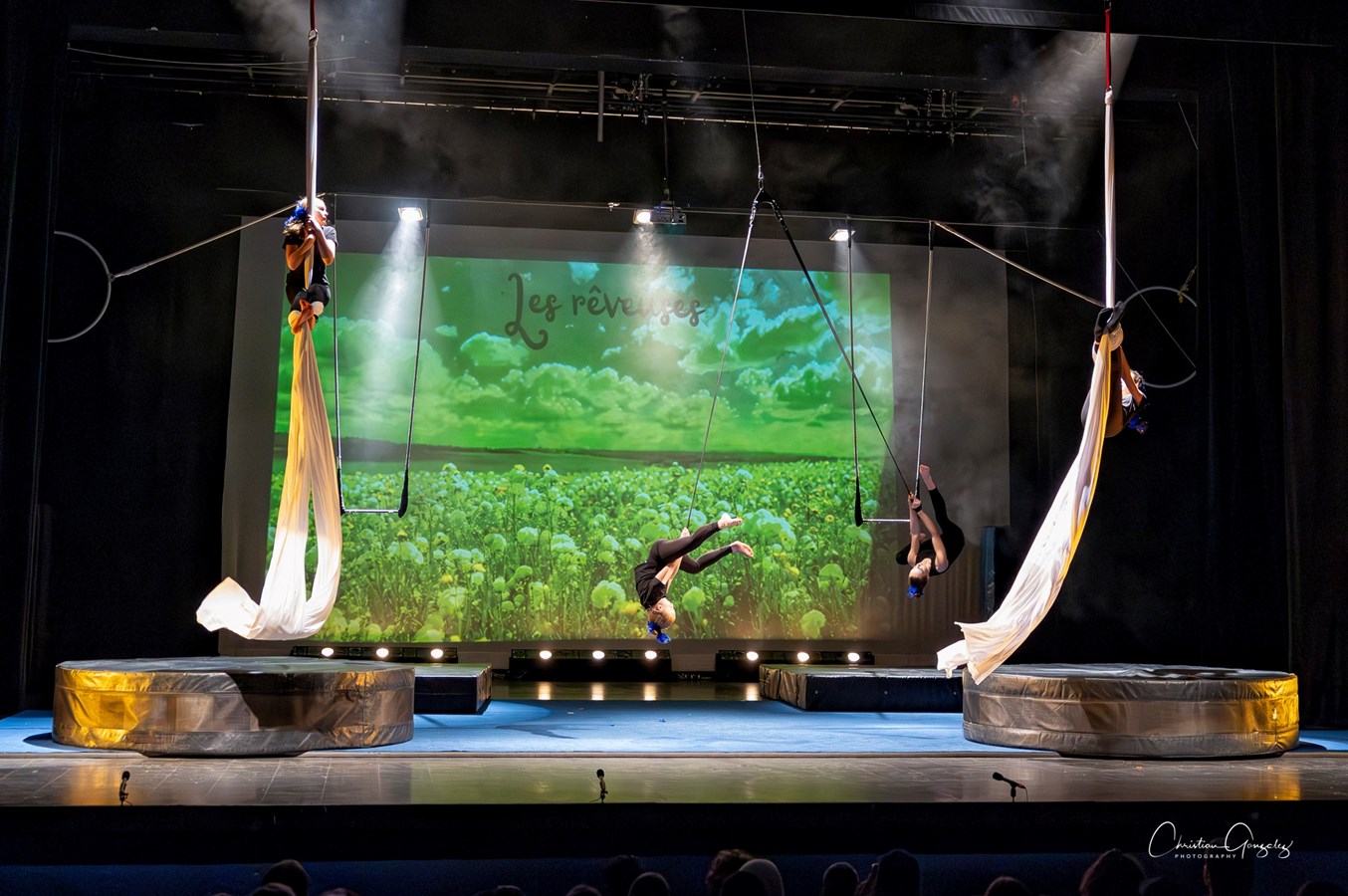 Un 6e spectacle du Festi-Cirque rythmé et coloré présenté par l'école des Étriers