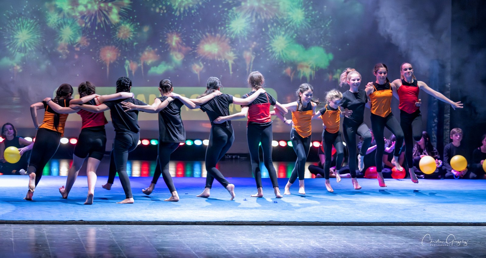 Un 6e spectacle du Festi-Cirque rythmé et coloré présenté par l'école des Étriers