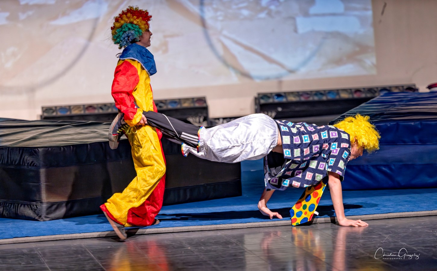 Un 6e spectacle du Festi-Cirque rythmé et coloré présenté par l'école des Étriers