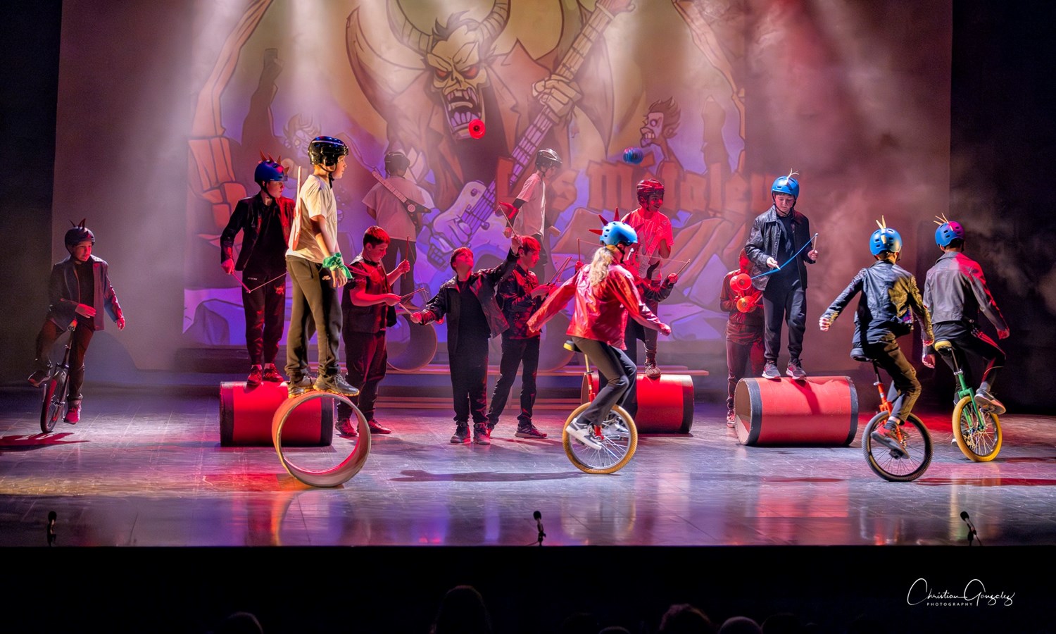 Un 6e spectacle du Festi-Cirque rythmé et coloré présenté par l'école des Étriers