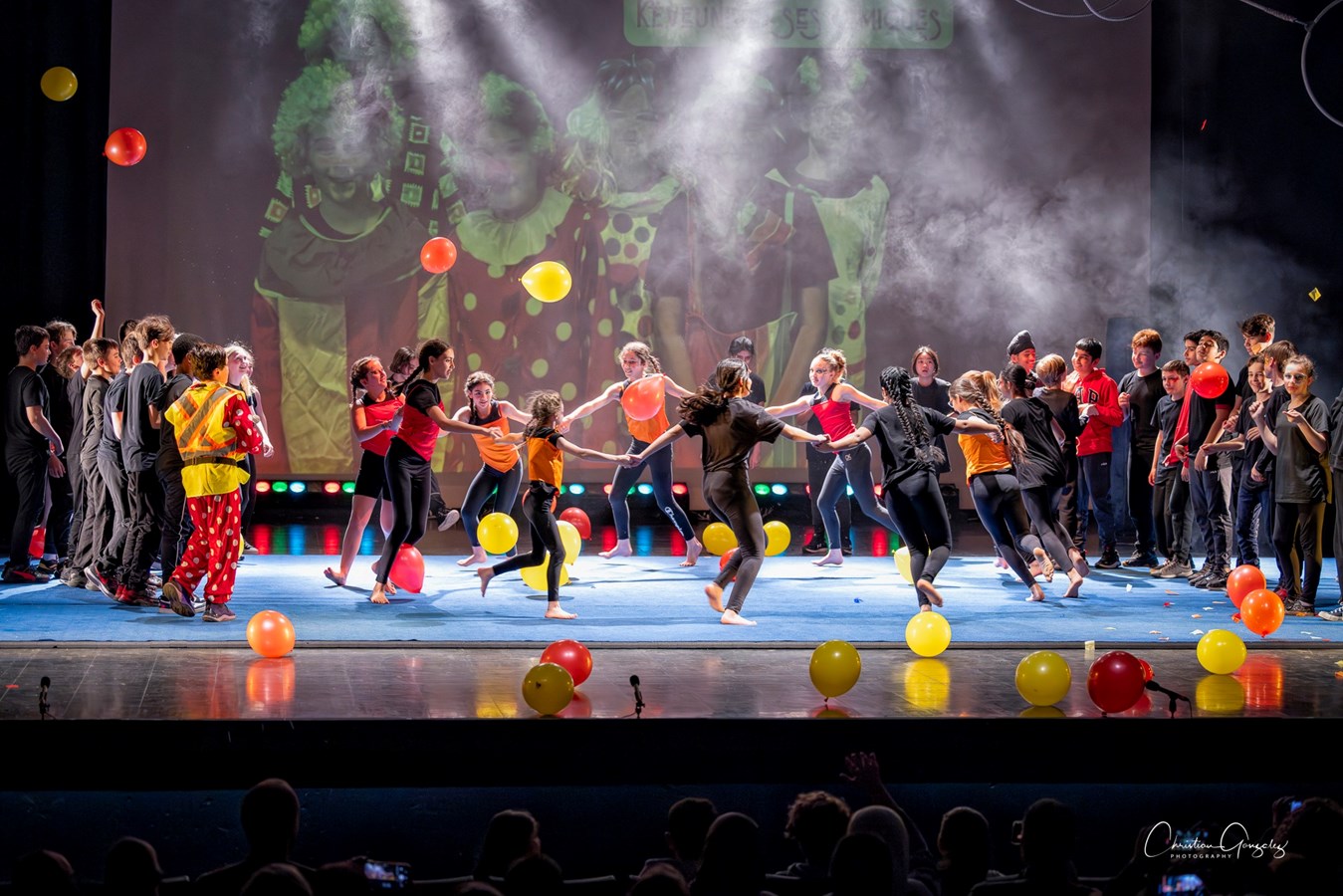 Un 6e spectacle du Festi-Cirque rythmé et coloré présenté par l'école des Étriers