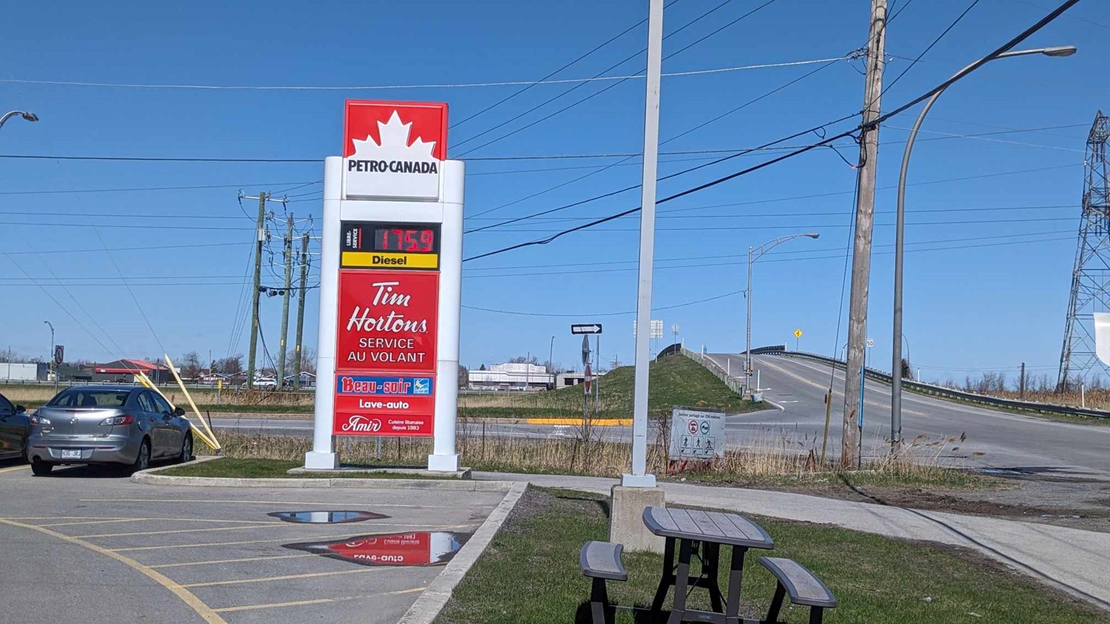 Essence: jusqu'à 10 sous d'écart dans Vaudreuil-Soulanges