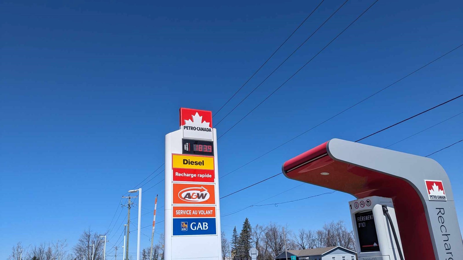 Essence: jusqu'à 10 sous d'écart dans Vaudreuil-Soulanges