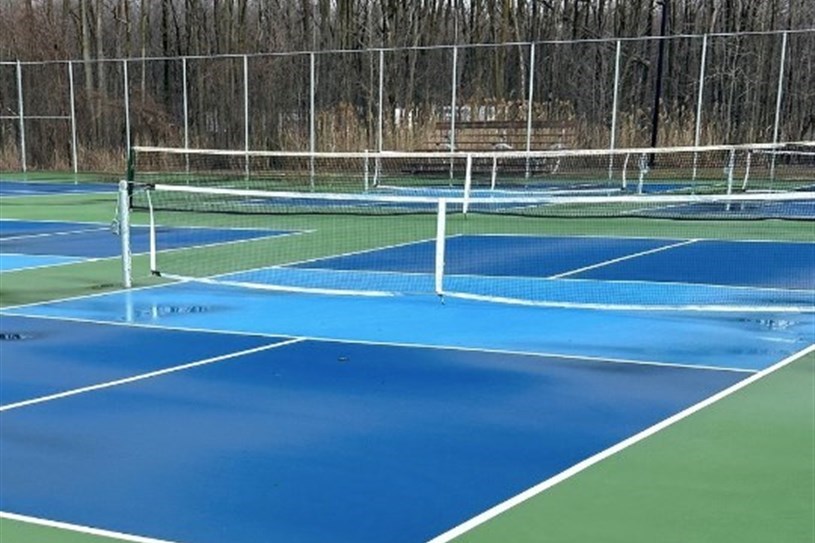 Saint-Zotique tennis and pickleball courts: for residents only