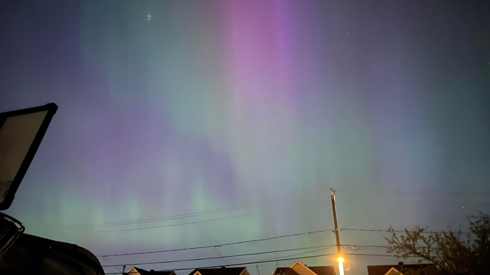 Des aurores boréales éclairent le ciel de Vaudreuil-Soulanges