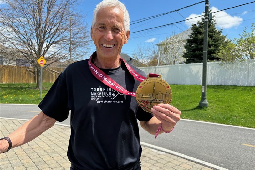 À 72 ans, il court le marathon de Toronto