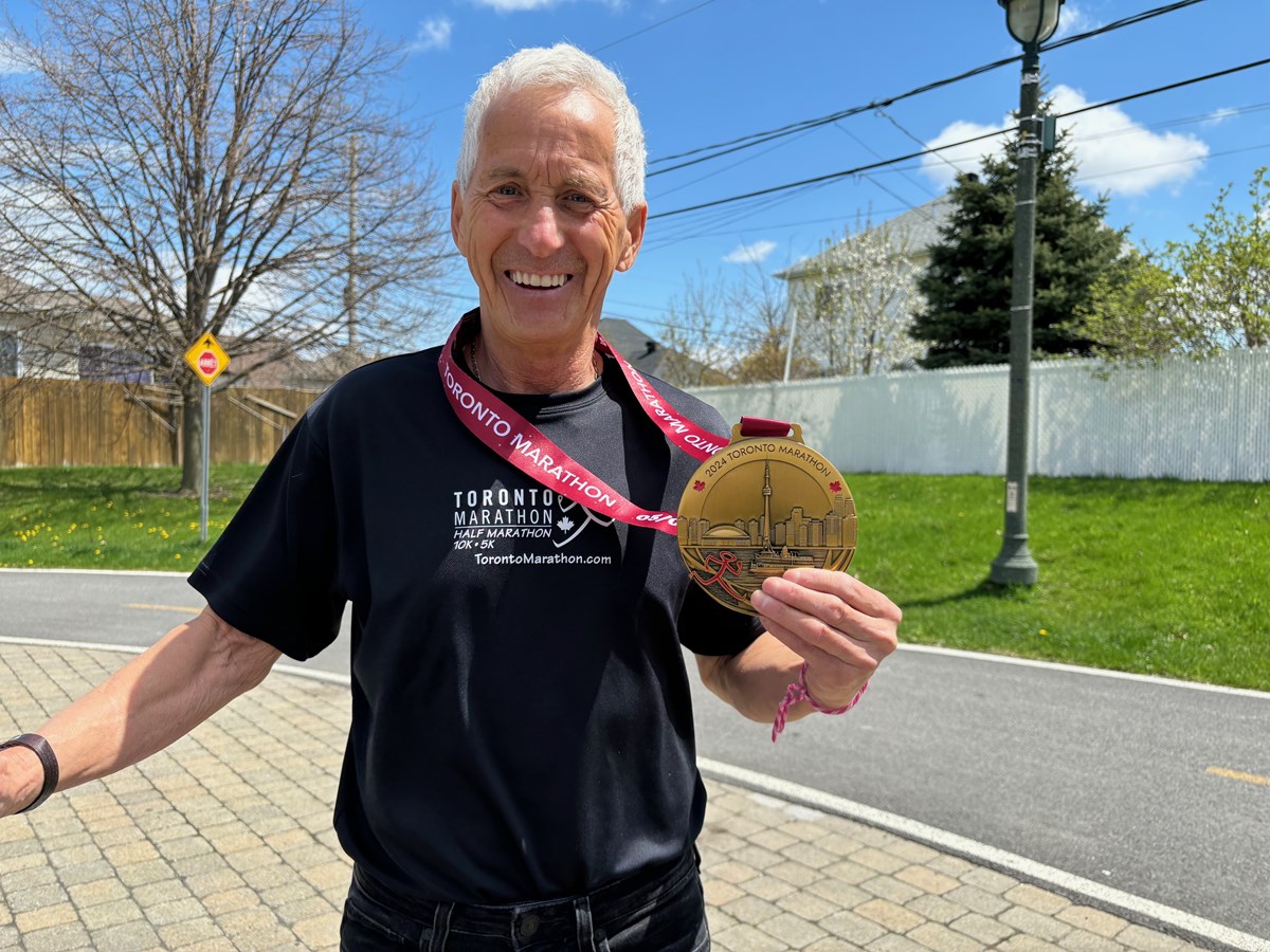 À 72 ans, il court le marathon de Toronto