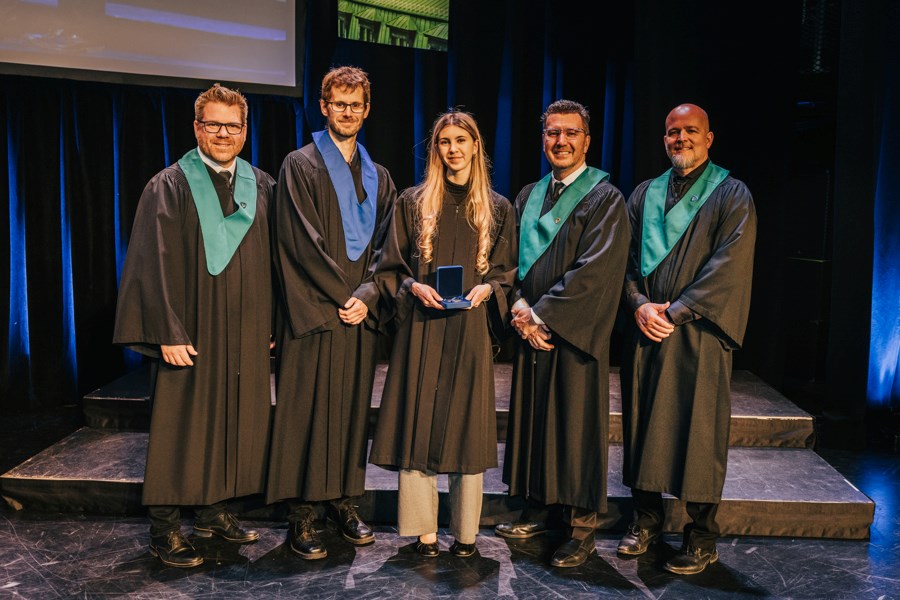 Jean-François Bolduc, président du conseil d'administration du Cégep de Valleyfield | Bénédict Plante, coordonnateur du programme Sciences de la nature | Kassia Bélanger, diplômée du programme Sciences de la nature et récipiendaire de la Médaille académique du Gouverneur général | Marc Rémillard, directeur général du Cégep de Valleyfield | Etienne Leduc, directeur des études du Cégep de Valleyfield