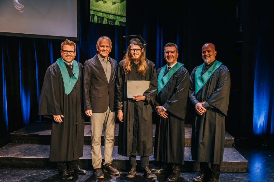 Jean-François Bolduc, président du conseil d'administration du Cégep de Valleyfield | Claude Piché, donateur | Raphaël Denicourt, diplômé du programme Sciences de la nature et récipiendaire de la Bourse Claude Piché (philosophie) | Marc Rémillard, directeur général du Cégep de Valleyfield | Etienne Leduc, directeur des études du Cégep de Valleyfield