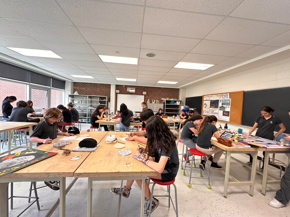 Les élèves du programme Arts-études de la Cité-des-Jeunes dans leur classe
