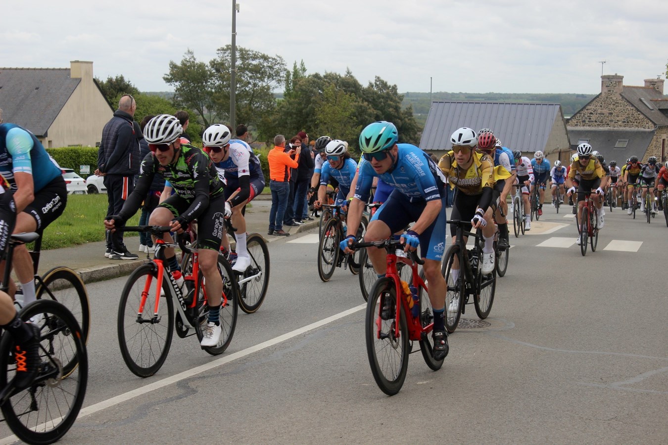 A Vaudreuil-Dorionnois recounts his experience at the Canadian Road Cycling Championships
