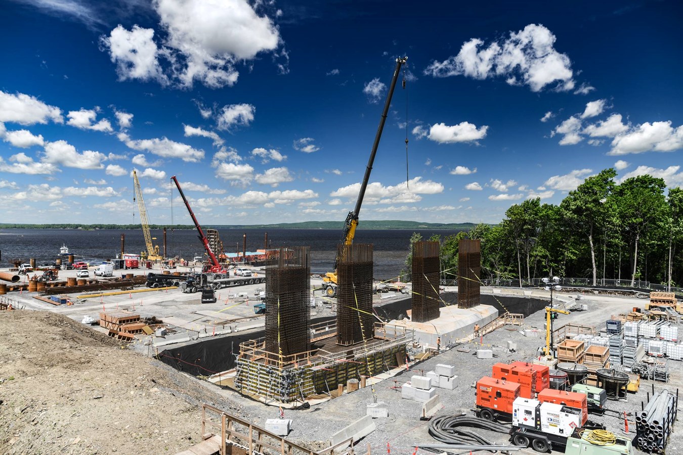 Mise en place des pieux et construction des semelles sur le pont de l'Île-aux-Tourtes 