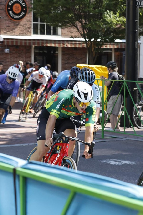 Un été chargé pour le cycliste de Vaudreuil-Dorion Jonathan Hinse 