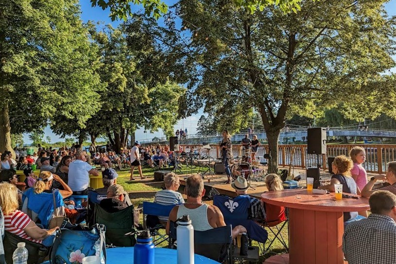 Cinéma en plein air et concerts extérieurs offerts gratuitement à Les Coteaux