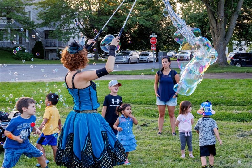 The "fêtes de quartier" visit Vaudreuil-Dorion parks this summer  