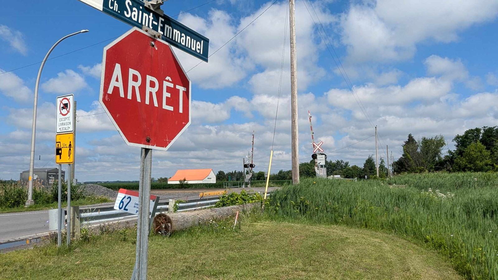 Complete closure of the Chemin Saint-Emmanuel level crossing