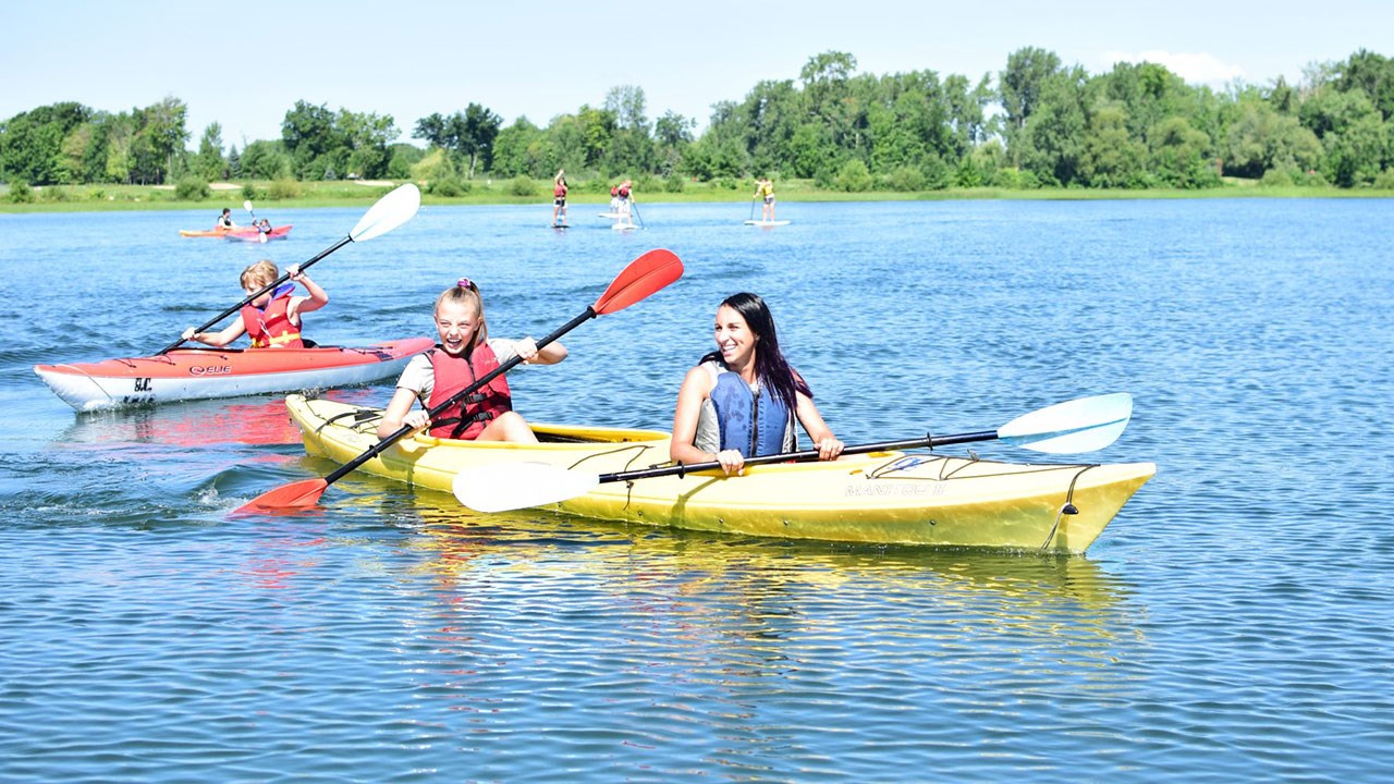Plaisirs sur l'eau: Kayak, SUP, surf électrique, et plus!