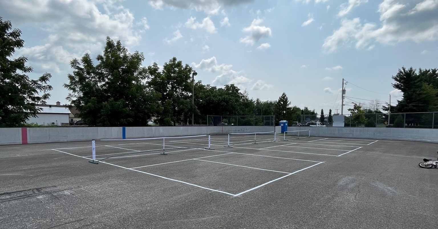 Trois nouveaux terrains de pickleball aménagés à Saint-Clet 