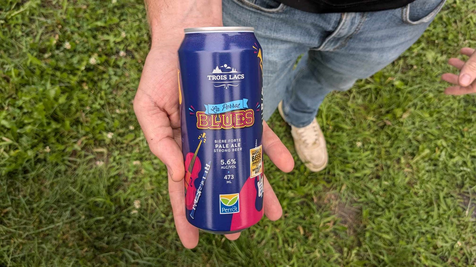 La Microbrasserie Trois-Lacs, un partenaire de longue date de l'activité, a créé une belle cannette aux couleurs du VIP en blues