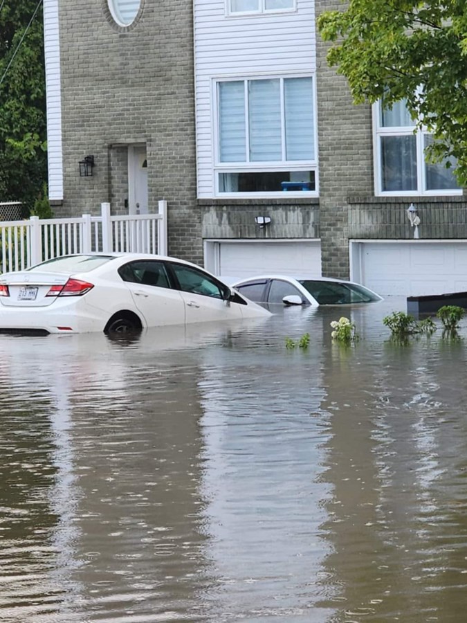 Le secteur de la rue des Floralies, à Vaudreuil-Dorion, a été aussi inondé ce  vendredi en fin de journée  