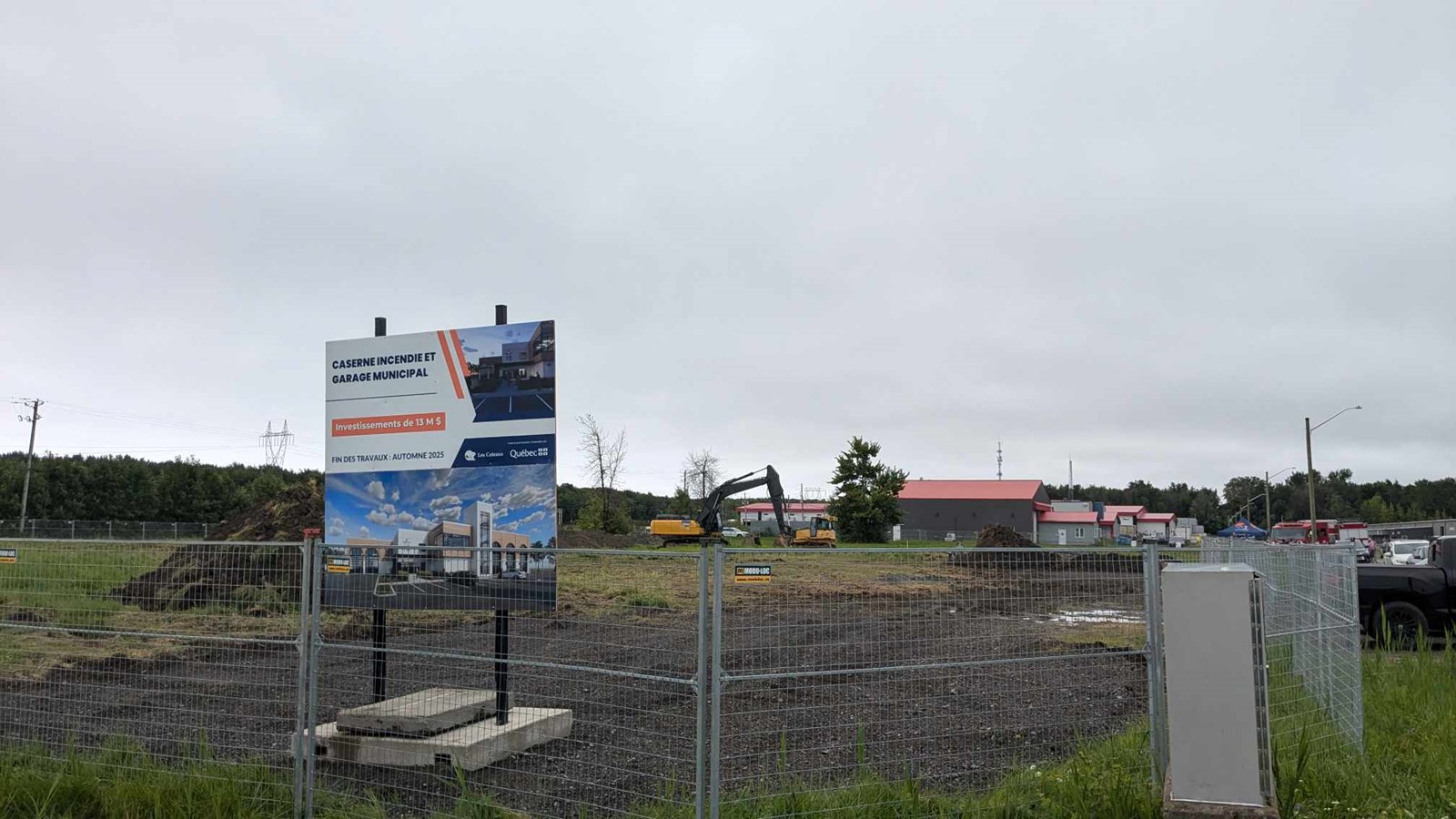 Le terrain qui accueillera la caserne et le garage municipal prend place à l'angle des rues Royal et Sauvé à Les Coteaux