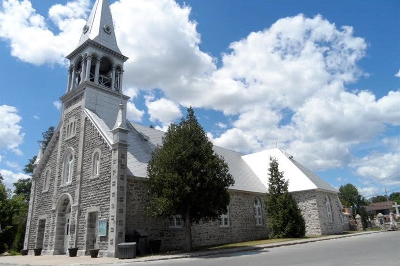Église catholique Sainte-Jeanne-de-Chantal : un monument vivant