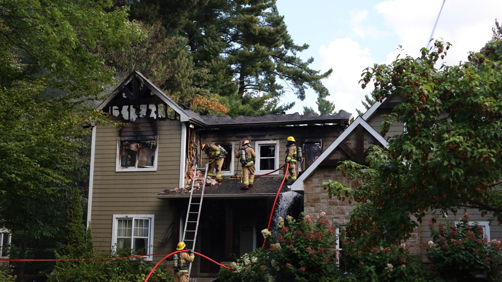 Fire destroys a single-family home in Saint-Lazare