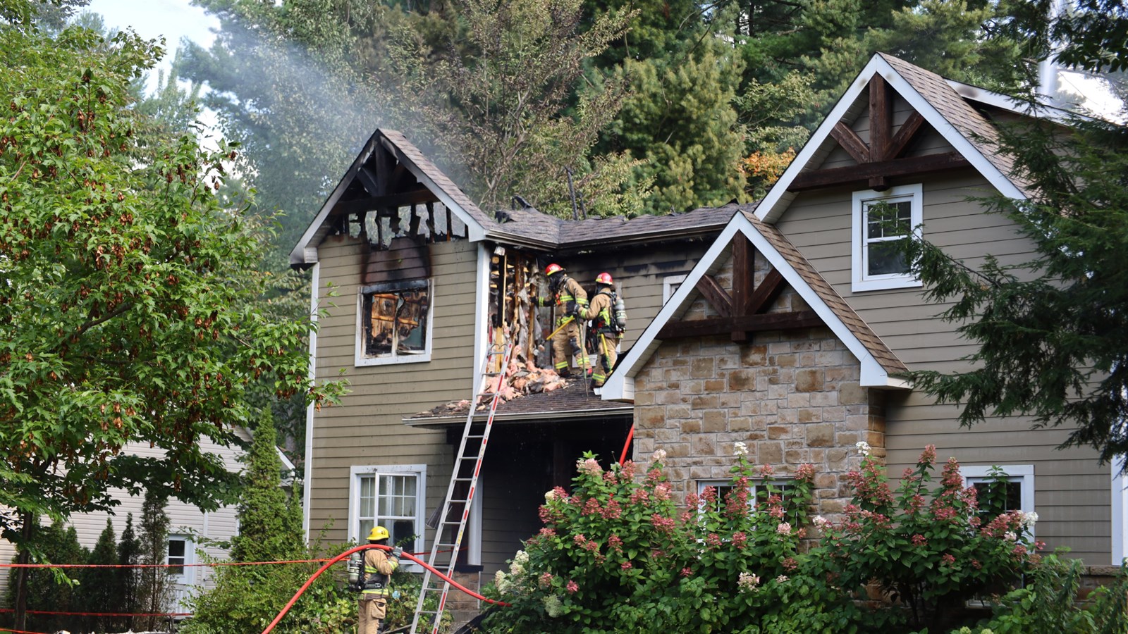 Fire destroys a single-family home in Saint-Lazare