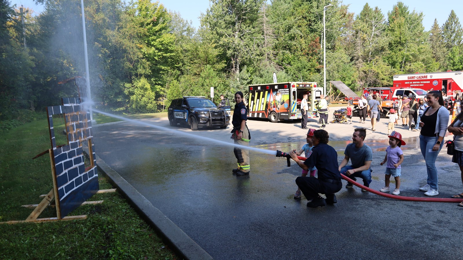Nearly 1,000 visitors at Saint-Lazare fire station open house