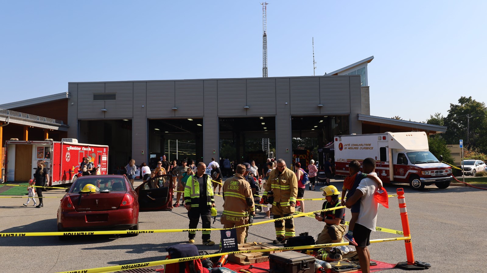 Nearly 1,000 visitors at Saint-Lazare fire station open house