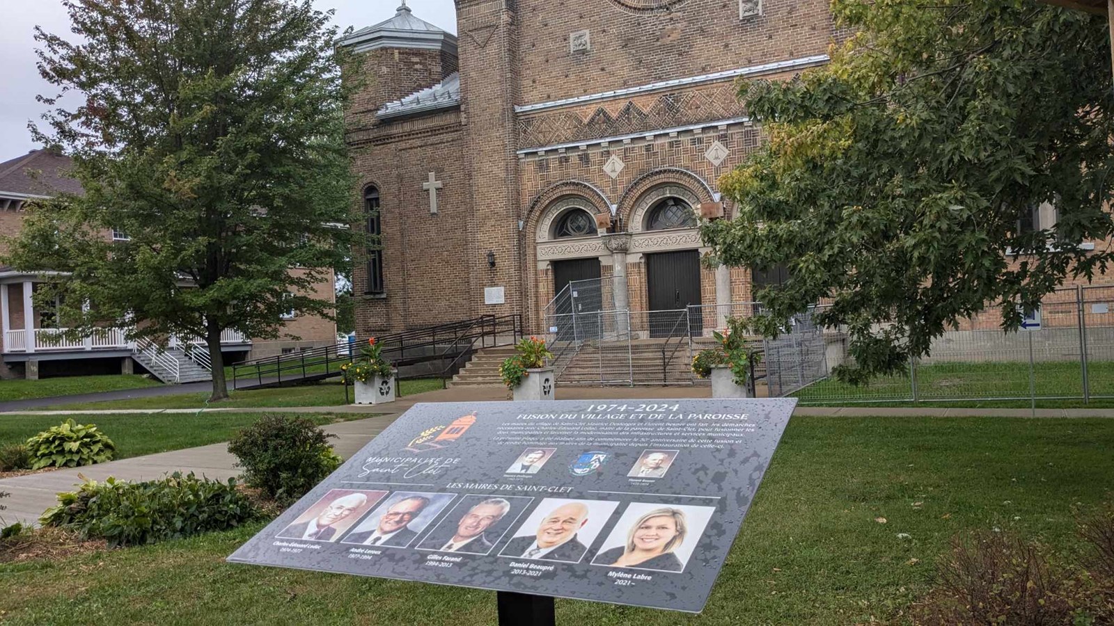 Saint-Clet dévoile une plaque commémorative pour les 50 ans de sa fusion