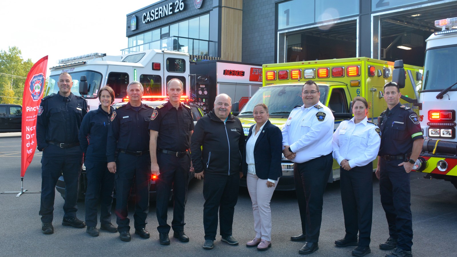 Daniel Garandel, preventionist and firefighter, Judith Boyer, firefighter, Stéphane Séguin, assistant manager - SSI Pincourt/NDIP, Yanick Bernier, manager - SSI/Pincourt, Claude Comeau, mayor of Pincourt, Danie Deschênes, mayor of Notre-Dame-de-l'Île-Perrot, Jérémy Ménard, assistant general manager - CÉTAM, Pascale Boulé, operations division manager - CÉTAM and Dominique Ranger, supervisor - CÉTAM