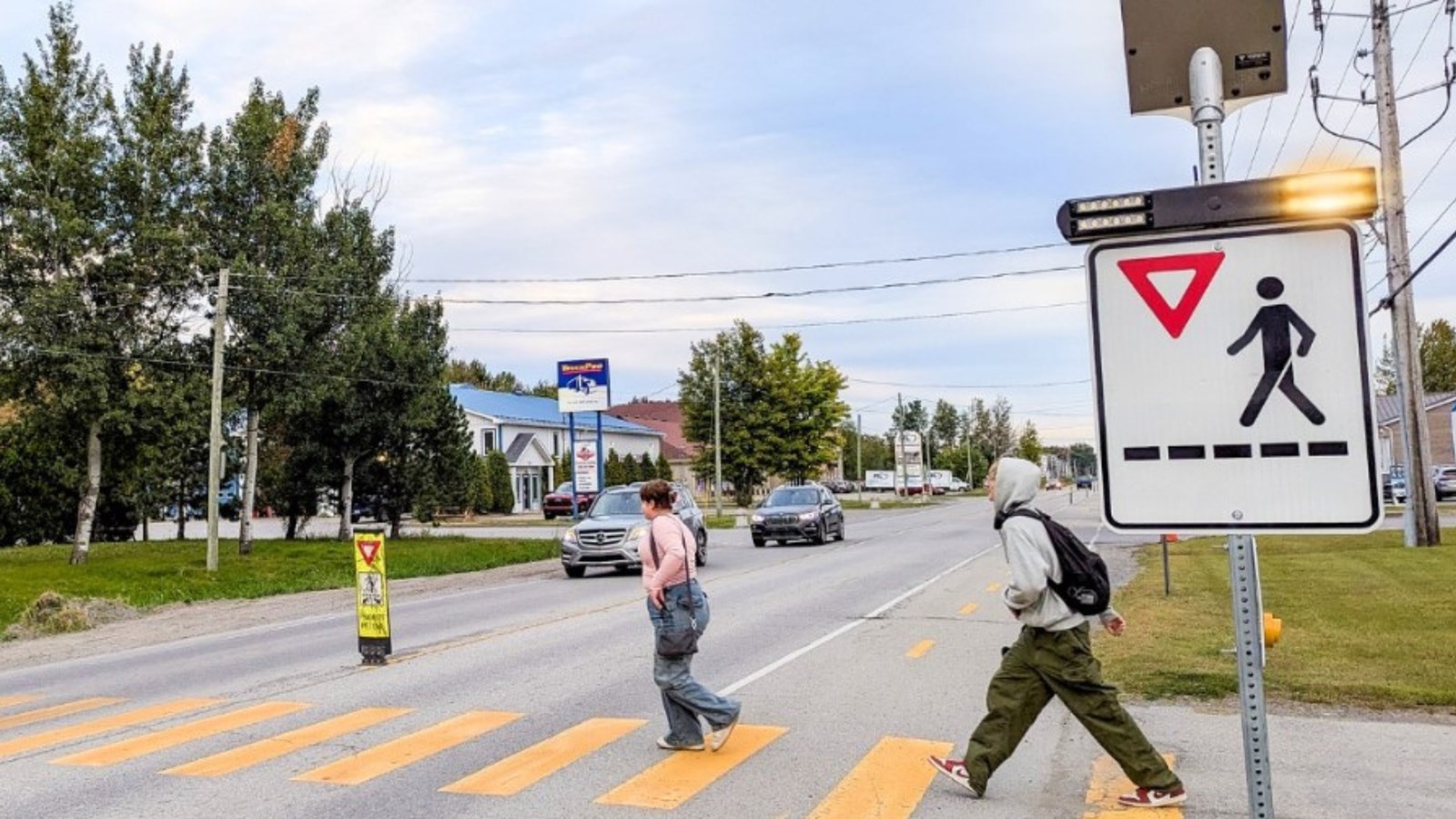 New safe crosswalk on Montée du Comté