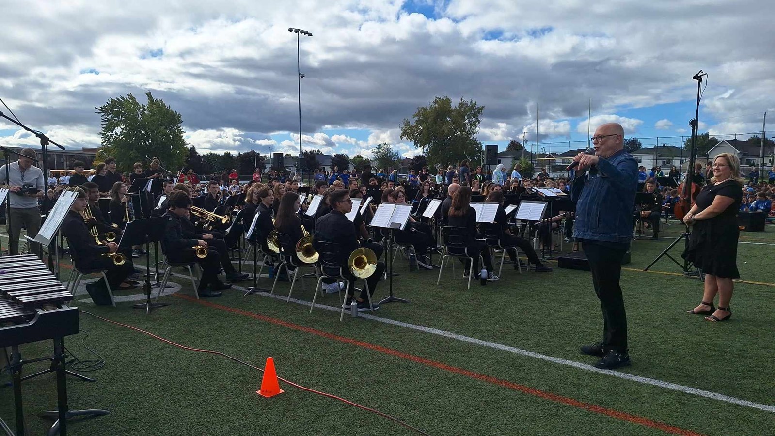 En vidéo | 4 000 élèves chantent en coeur à Vaudreuil-Dorion