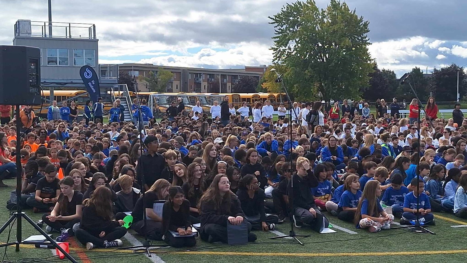 En vidéo | 4 000 élèves chantent en coeur à Vaudreuil-Dorion