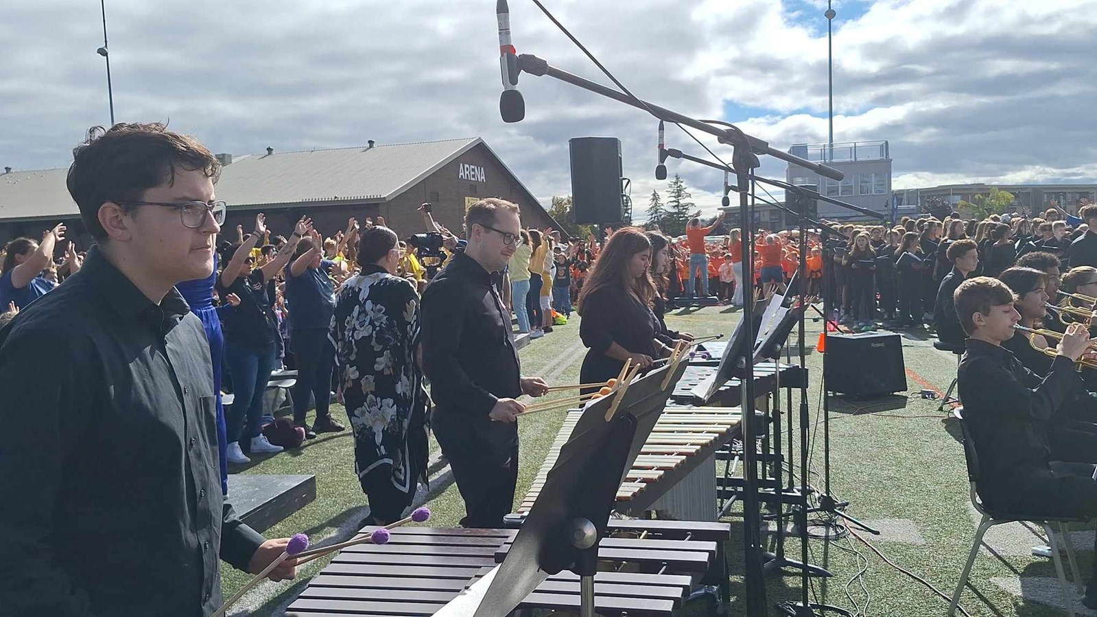 En vidéo | 4 000 élèves chantent en coeur à Vaudreuil-Dorion