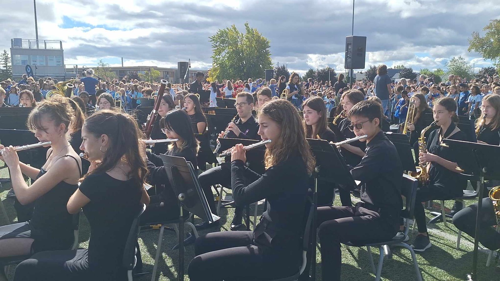 En vidéo | 4 000 élèves chantent en coeur à Vaudreuil-Dorion