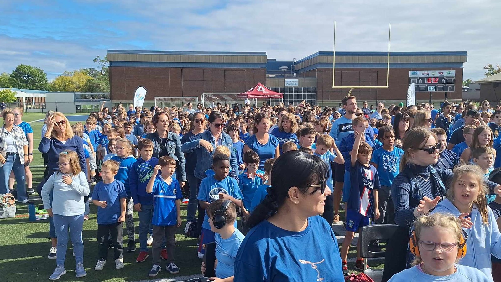 En vidéo | 4 000 élèves chantent en coeur à Vaudreuil-Dorion